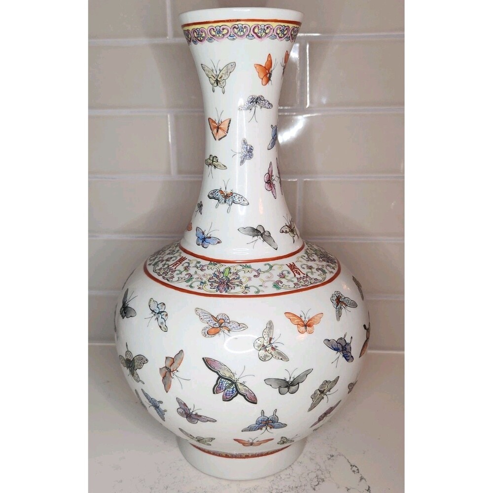 Large Chinese FAMILLE ROSE 100 Butterflies Porcelain Bulbous Vase 15.5" Vintage